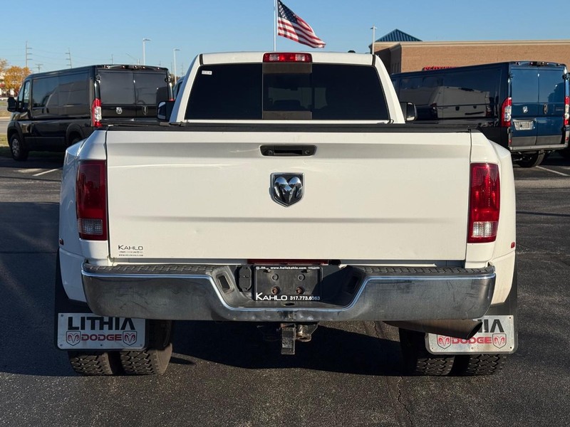 Ram 3500 Vehicle Full-screen Gallery Image 4