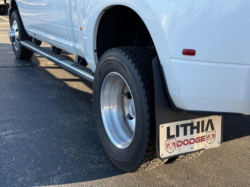 Ram 3500 Vehicle Full-screen Gallery Image 6