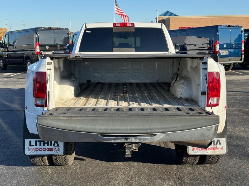 Ram 3500 Vehicle Full-screen Gallery Image 7