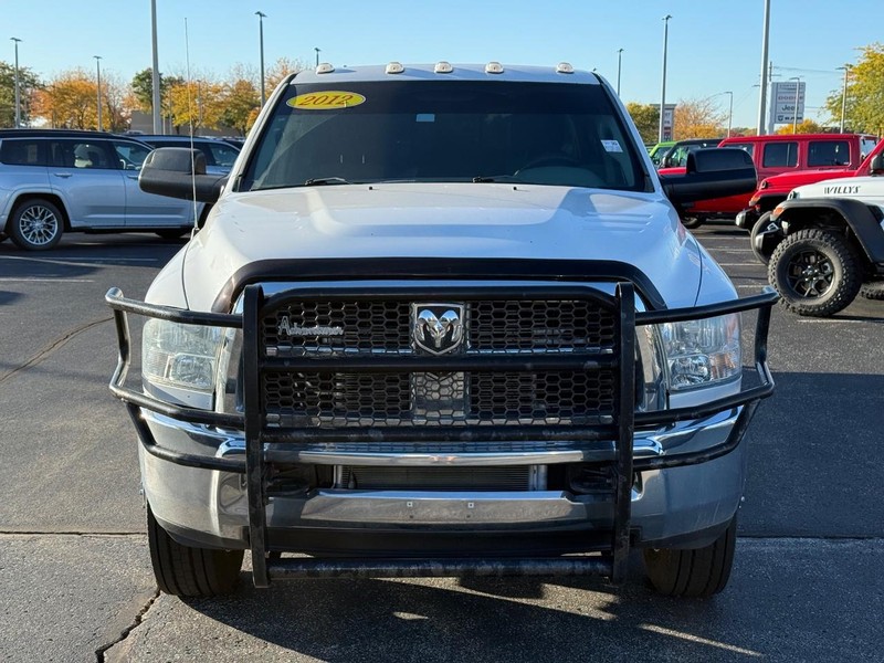 Ram 3500 Vehicle Full-screen Gallery Image 9