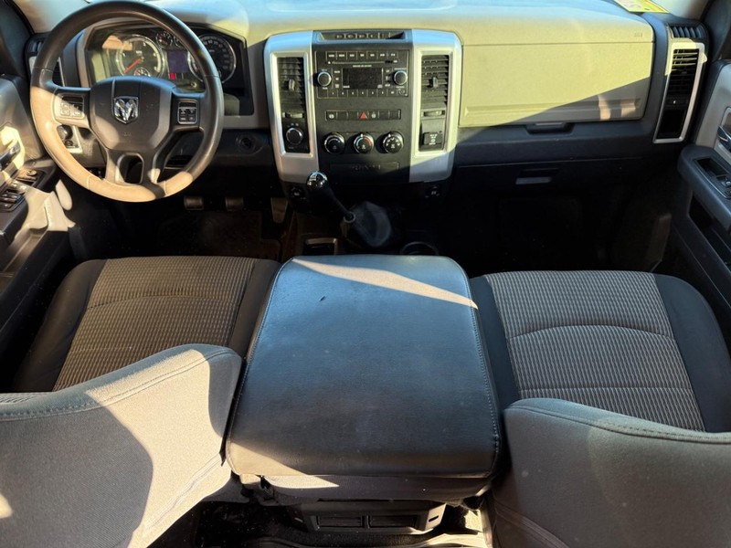 Ram 3500 Vehicle Full-screen Gallery Image 12