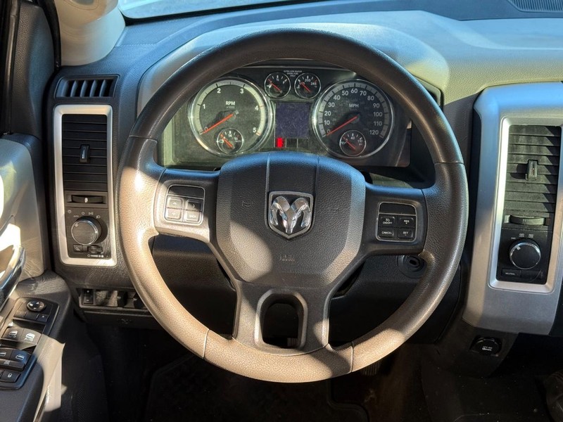 Ram 3500 Vehicle Full-screen Gallery Image 13