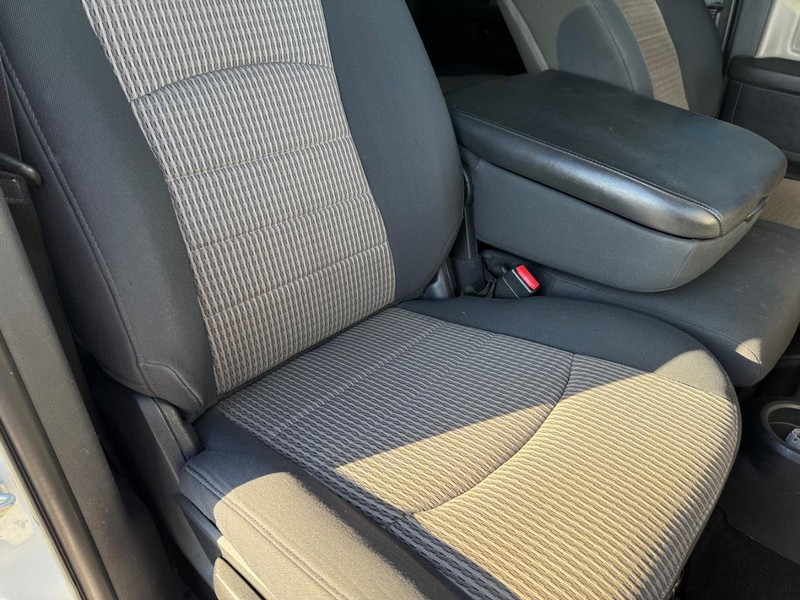 Ram 3500 Vehicle Full-screen Gallery Image 15