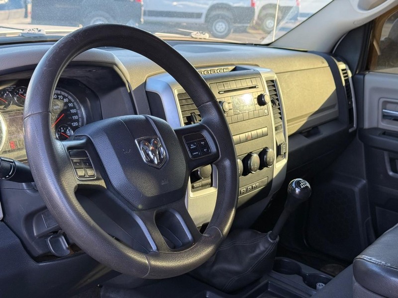 Ram 3500 Vehicle Full-screen Gallery Image 18