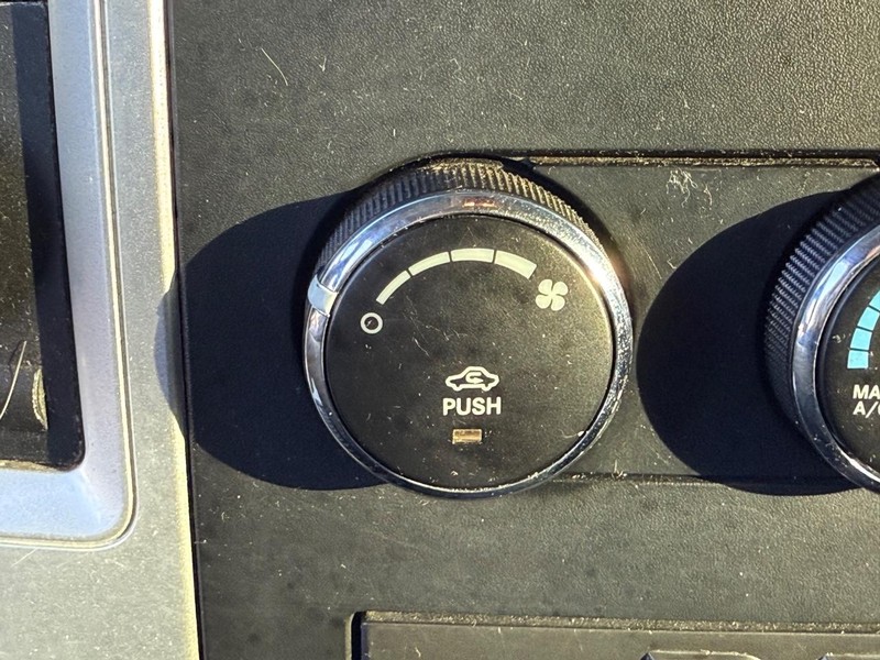 Ram 3500 Vehicle Full-screen Gallery Image 23