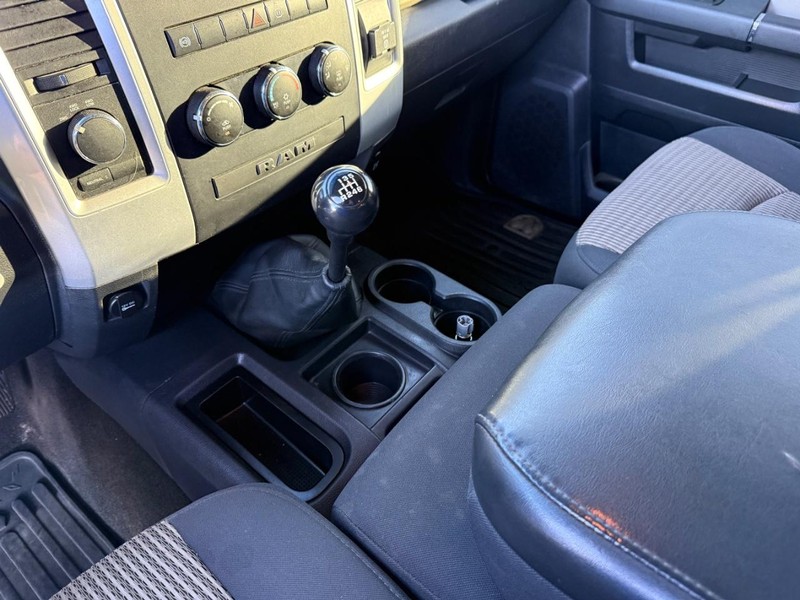 Ram 3500 Vehicle Full-screen Gallery Image 26