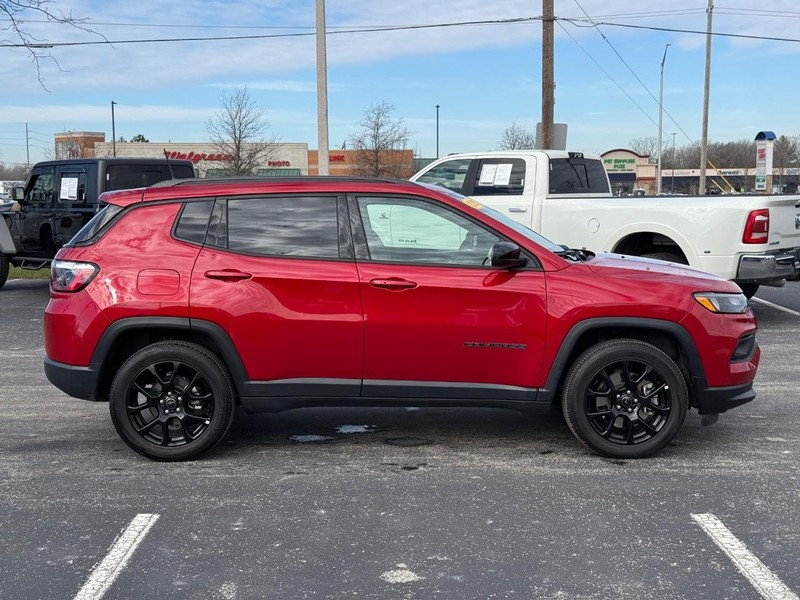 Jeep Compass Vehicle Full-screen Gallery Image 02