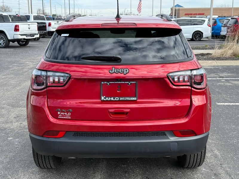 Jeep Compass Vehicle Full-screen Gallery Image 04