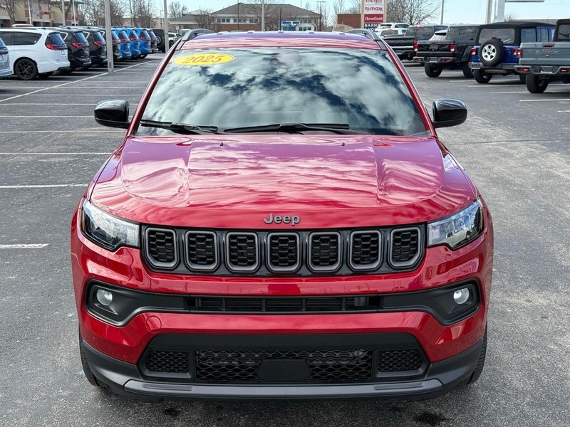 Jeep Compass Vehicle Full-screen Gallery Image 09