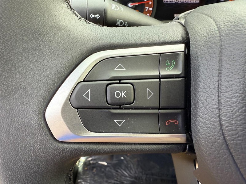 Jeep Compass Vehicle Full-screen Gallery Image 19