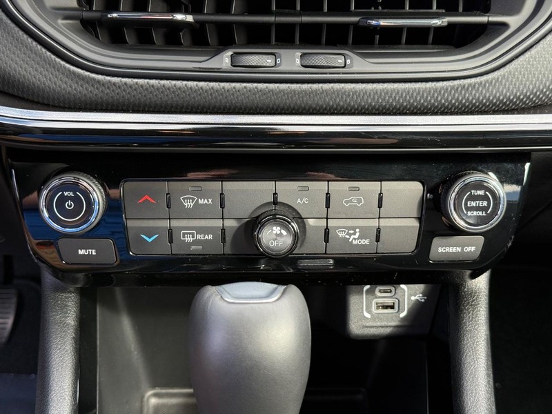 Jeep Compass Vehicle Full-screen Gallery Image 24