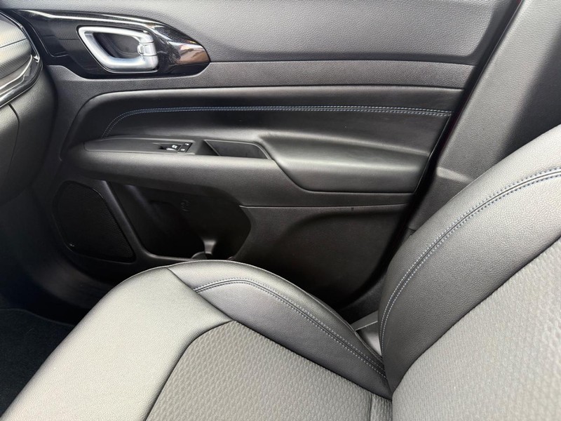 Jeep Compass Vehicle Full-screen Gallery Image 26