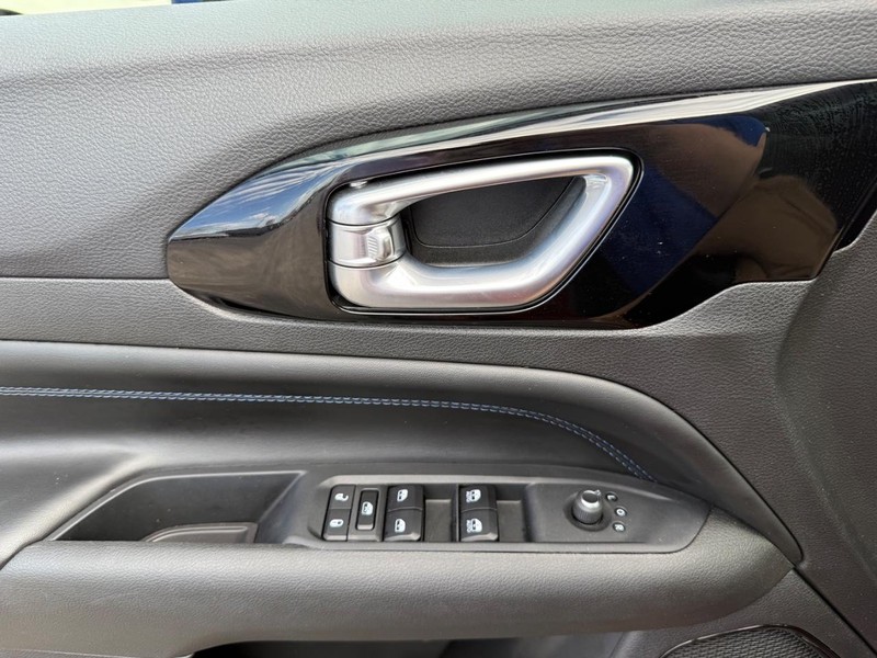 Jeep Compass Vehicle Full-screen Gallery Image 29