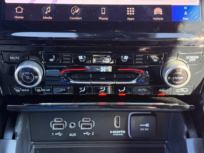 Jeep Grand Cherokee L Vehicle Full-screen Gallery Image 27