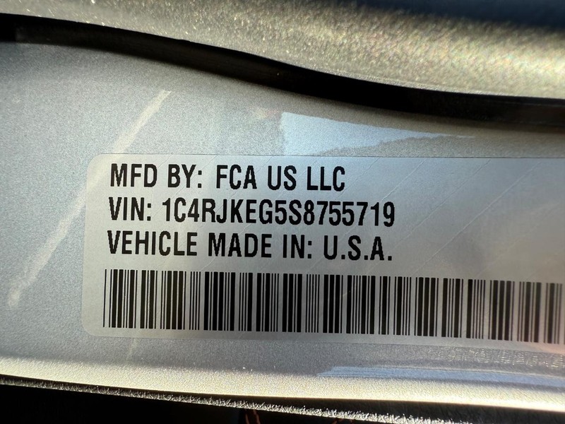 Jeep Grand Cherokee L Vehicle Full-screen Gallery Image 34