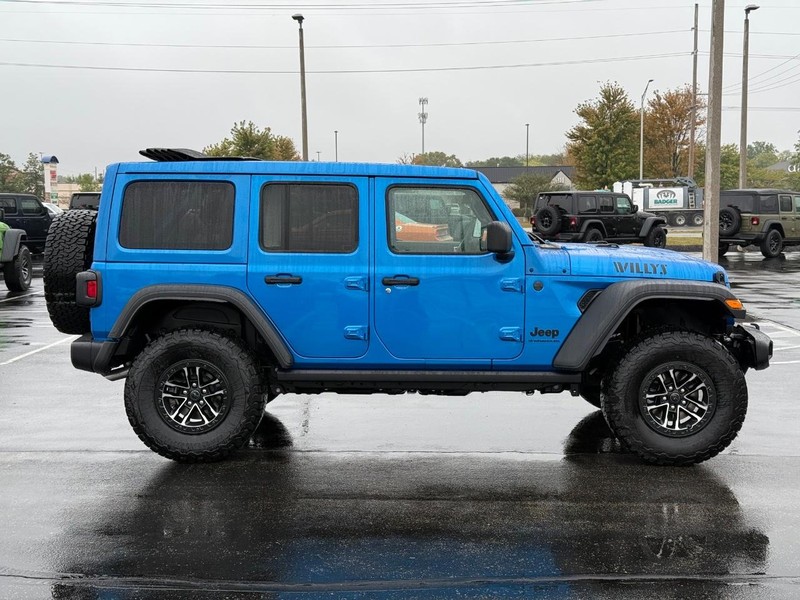 Jeep Wrangler Vehicle Full-screen Gallery Image 2