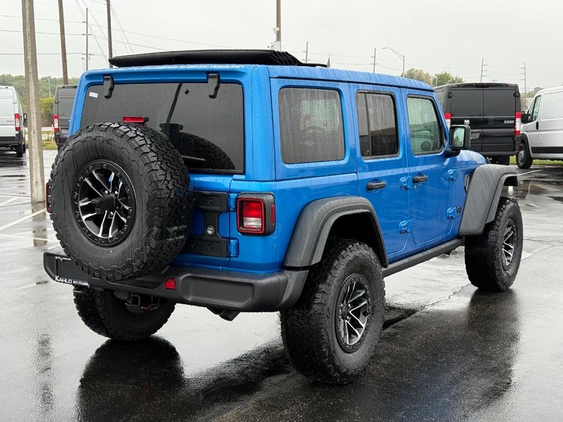 Jeep Wrangler Vehicle Full-screen Gallery Image 3
