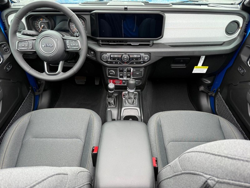 Jeep Wrangler Vehicle Full-screen Gallery Image 14