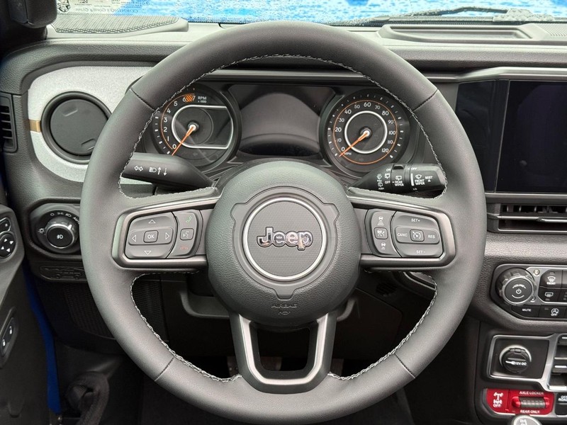 Jeep Wrangler Vehicle Full-screen Gallery Image 15