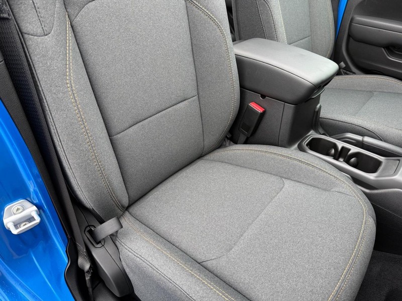 Jeep Wrangler Vehicle Full-screen Gallery Image 17