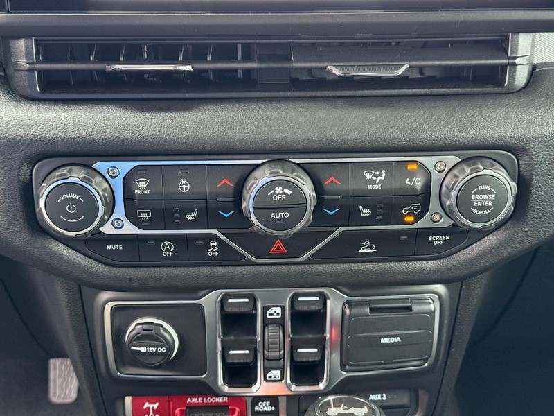 Jeep Wrangler Vehicle Full-screen Gallery Image 27