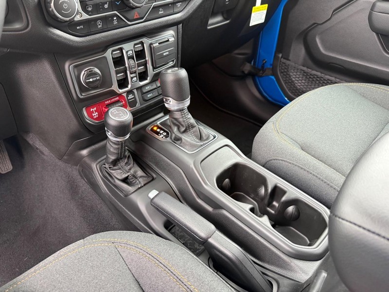 Jeep Wrangler Vehicle Full-screen Gallery Image 28