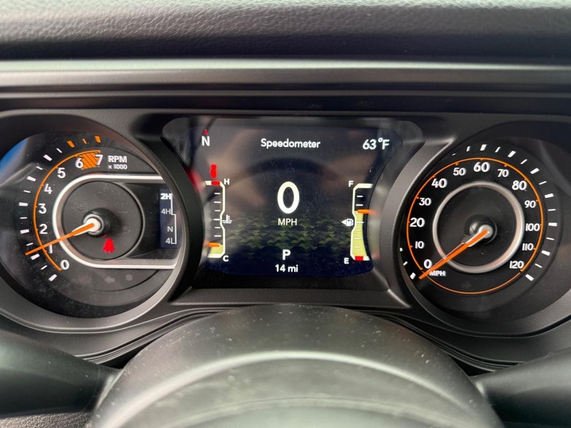 Jeep Wrangler Vehicle Full-screen Gallery Image 31