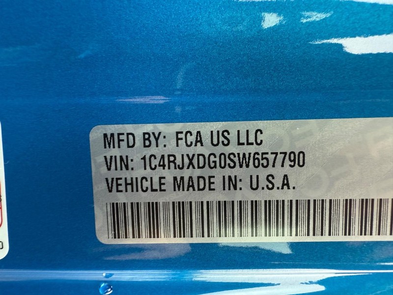 Jeep Wrangler Vehicle Full-screen Gallery Image 34