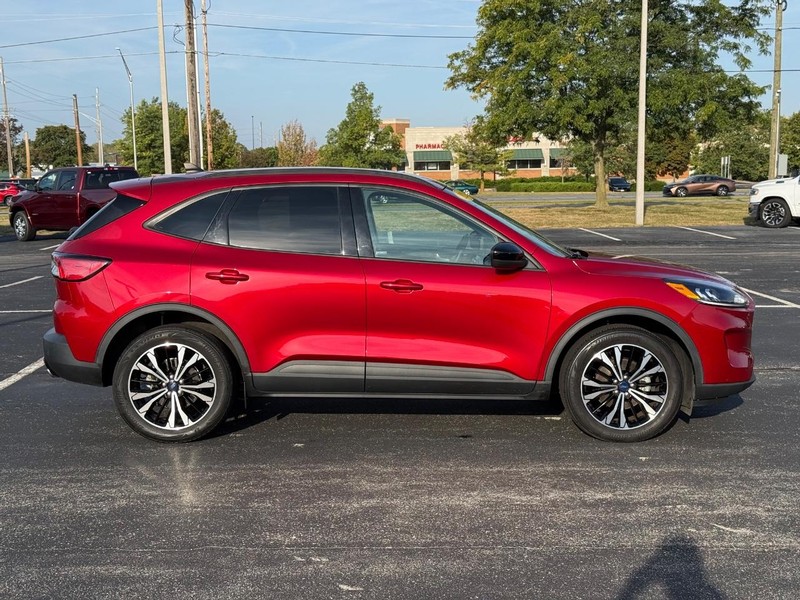 Ford Escape Vehicle Full-screen Gallery Image 2