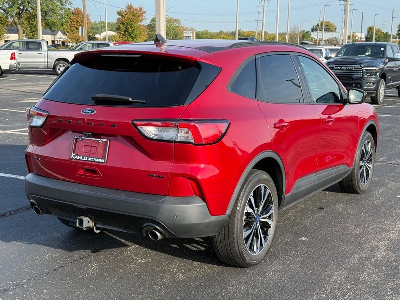 Ford Escape Vehicle Full-screen Gallery Image 3