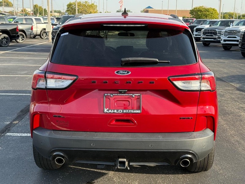 Ford Escape Vehicle Full-screen Gallery Image 4