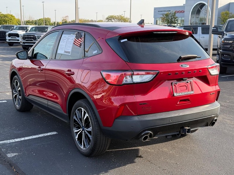 Ford Escape Vehicle Full-screen Gallery Image 5