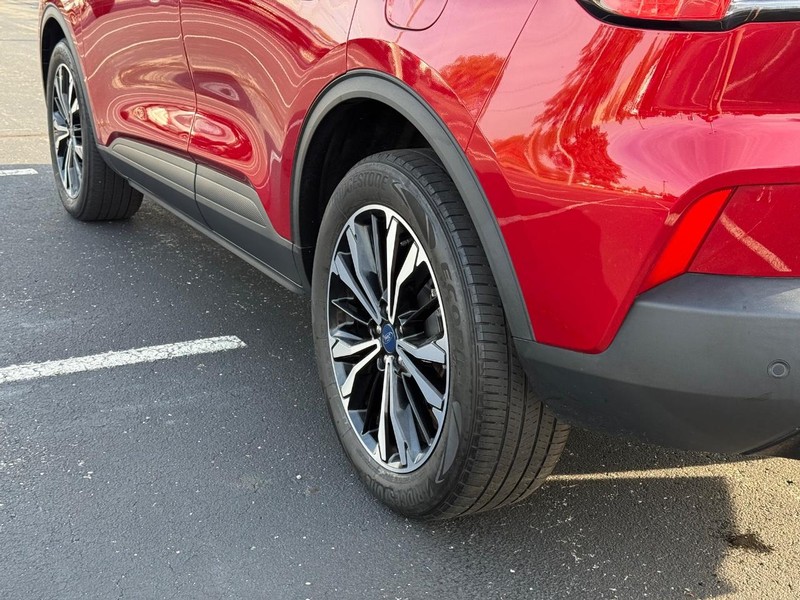 Ford Escape Vehicle Full-screen Gallery Image 6