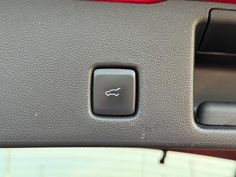 Ford Escape Vehicle Full-screen Gallery Image 8