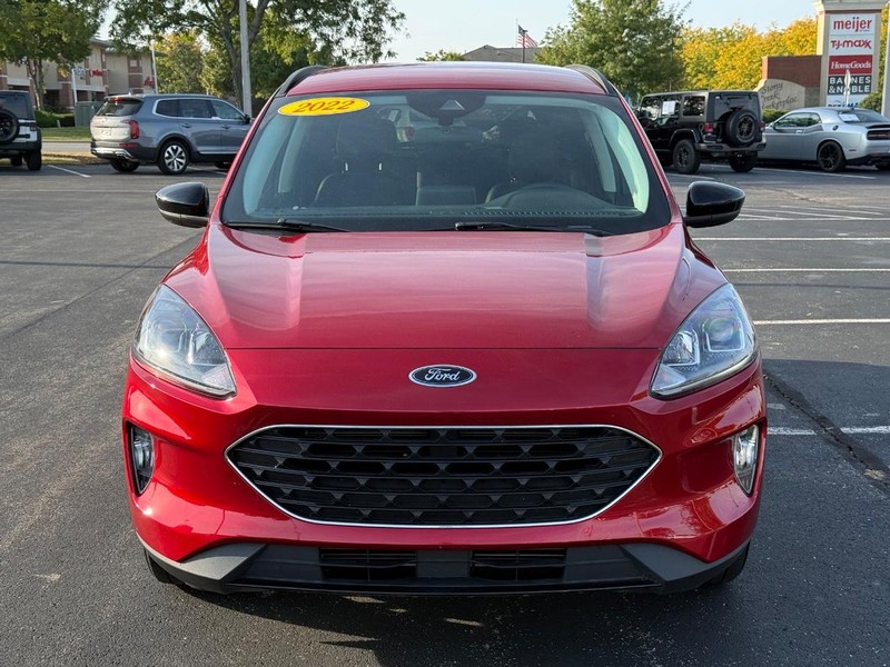 Ford Escape Vehicle Full-screen Gallery Image 10