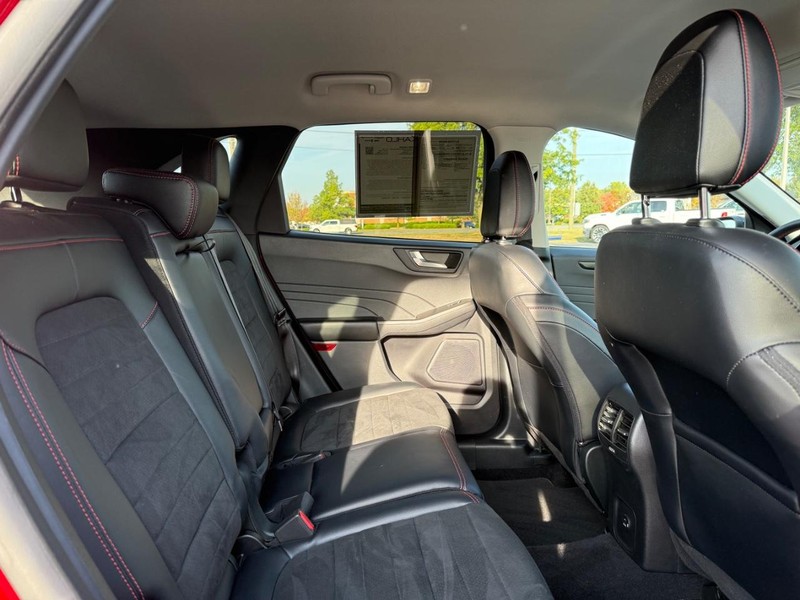 Ford Escape Vehicle Full-screen Gallery Image 11