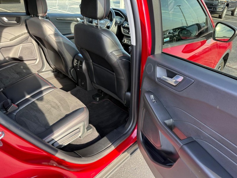 Ford Escape Vehicle Full-screen Gallery Image 12