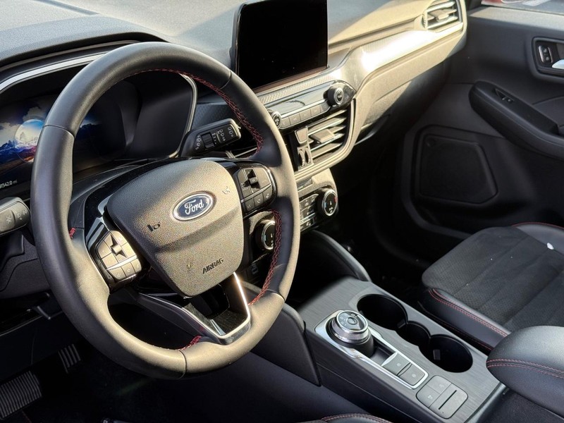 Ford Escape Vehicle Full-screen Gallery Image 19