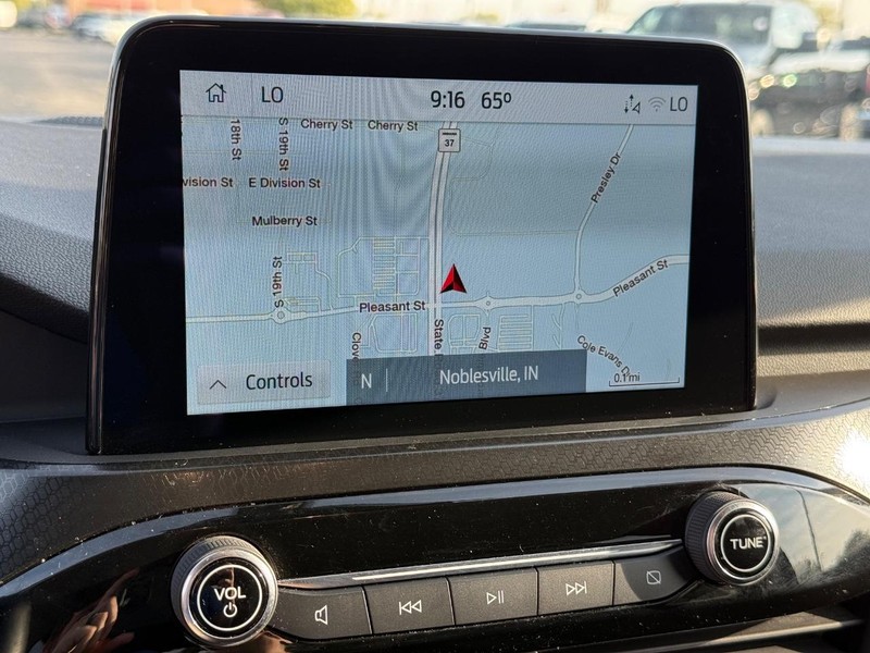 Ford Escape Vehicle Full-screen Gallery Image 24