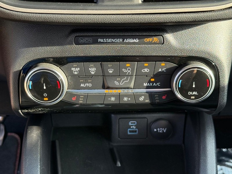 Ford Escape Vehicle Full-screen Gallery Image 25