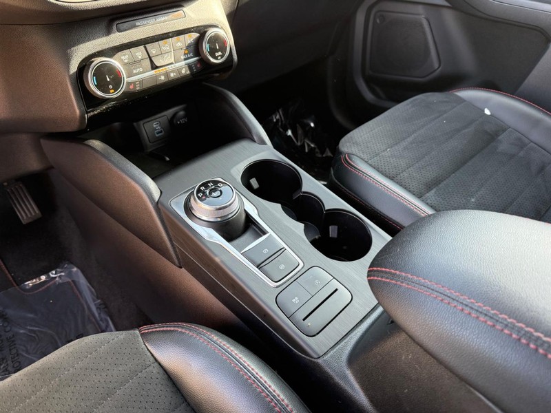 Ford Escape Vehicle Full-screen Gallery Image 26