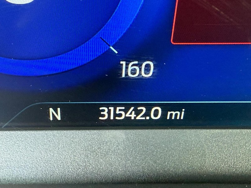 Ford Escape Vehicle Full-screen Gallery Image 29