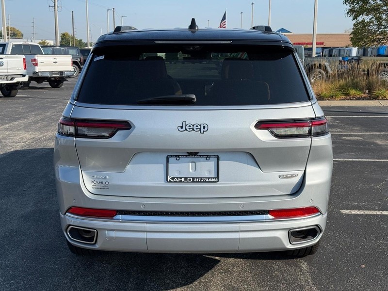 Jeep Grand Cherokee L Vehicle Full-screen Gallery Image 4