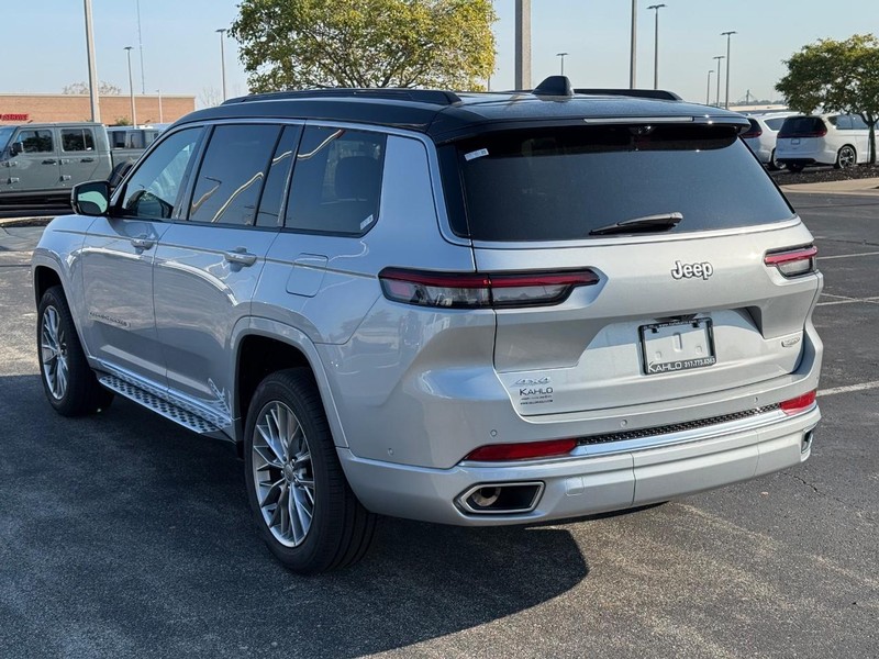 Jeep Grand Cherokee L Vehicle Full-screen Gallery Image 5