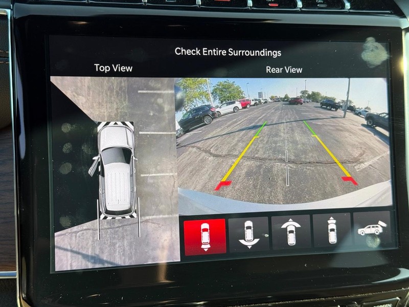 Jeep Grand Cherokee L Vehicle Full-screen Gallery Image 27