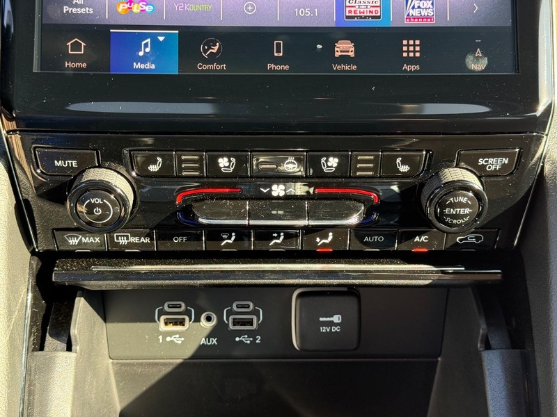 Jeep Grand Cherokee L Vehicle Full-screen Gallery Image 28