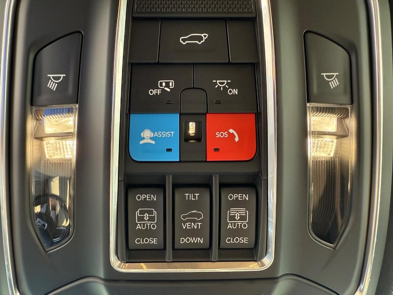 Jeep Grand Cherokee L Vehicle Full-screen Gallery Image 31