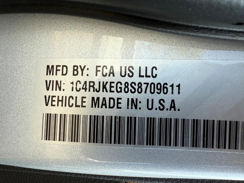 Jeep Grand Cherokee L Vehicle Full-screen Gallery Image 35