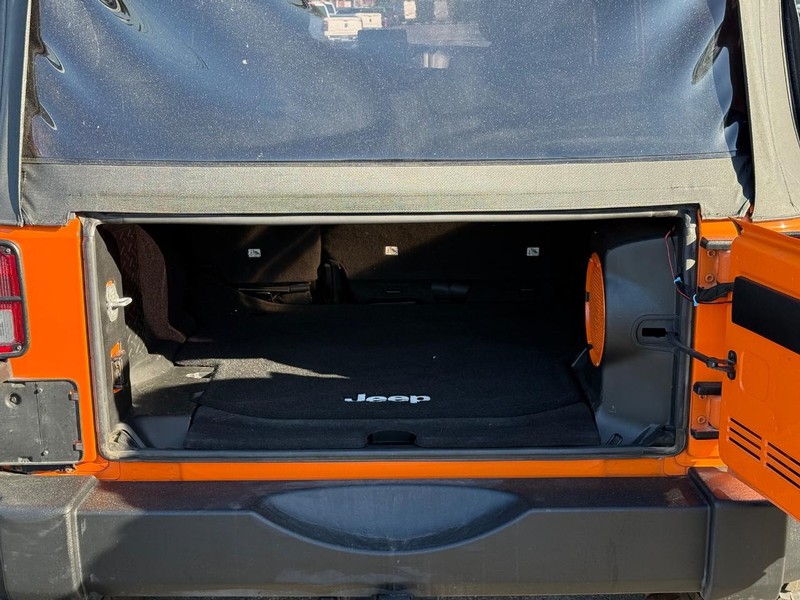 Jeep Wrangler Unlimited Vehicle Full-screen Gallery Image 7