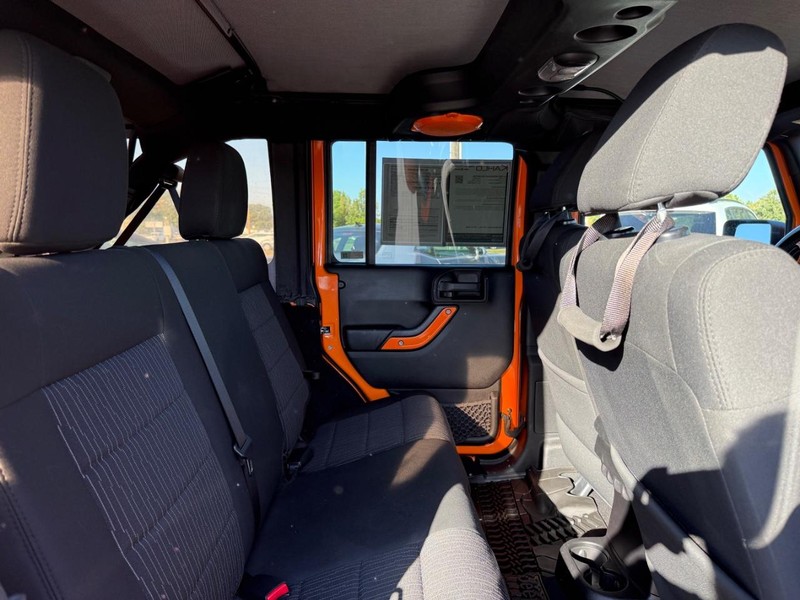 Jeep Wrangler Unlimited Vehicle Full-screen Gallery Image 10